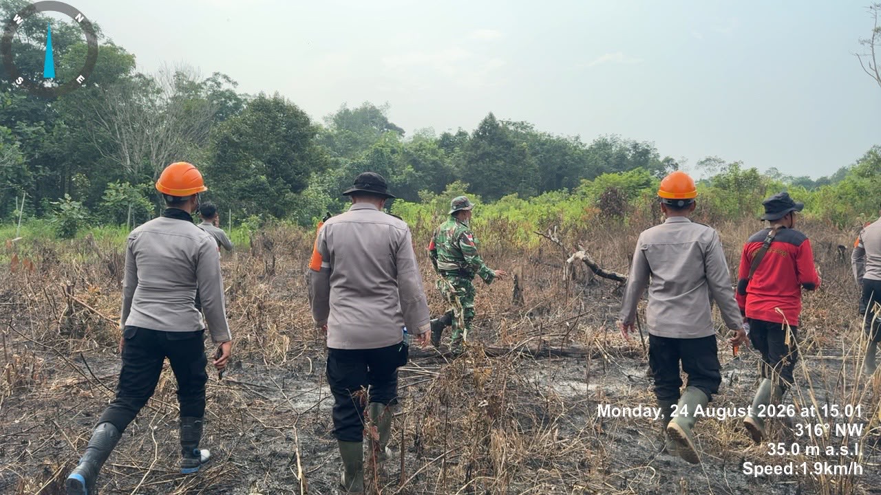 Pastikan Tak Ada Api Kembali, Brimob Kalbar Patroli Karhutla di Bekas Lokasi Karhutla