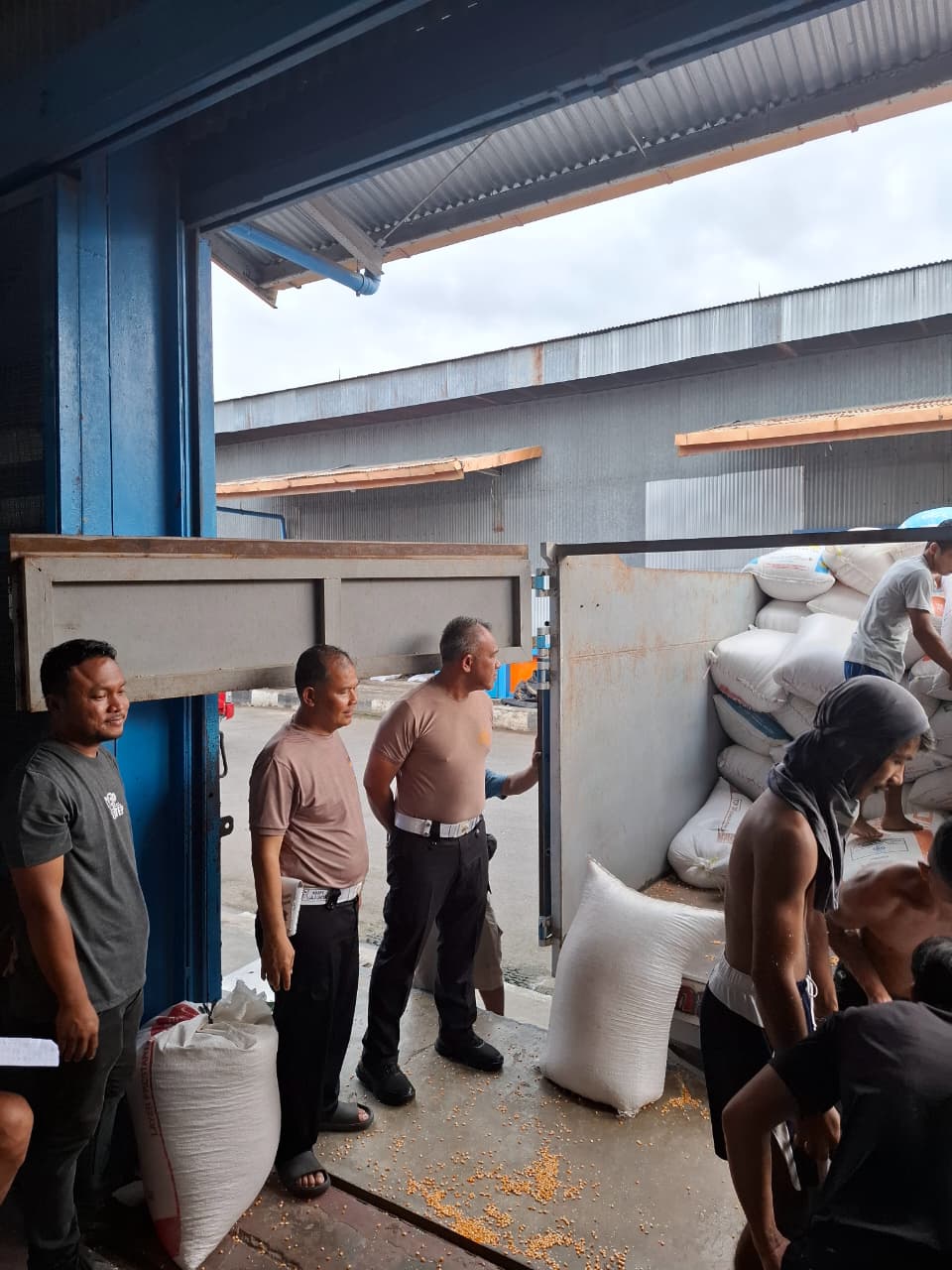 Polres Batu Bara Kembali Salurkan 20,145 Ton Jagung ke Bulog Asahan