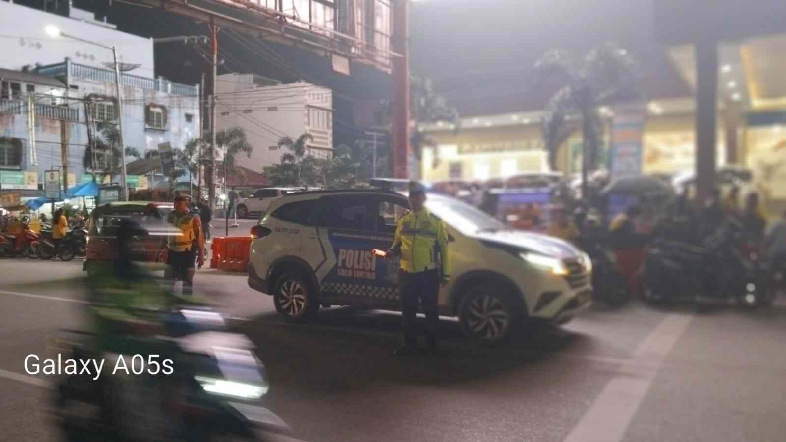 Patroli Blue Light Malam di Jalan Sriwijaya Bawah, Sat Lantas Pematangsiantar Jaga Kamseltibcarlantas Inti Kota