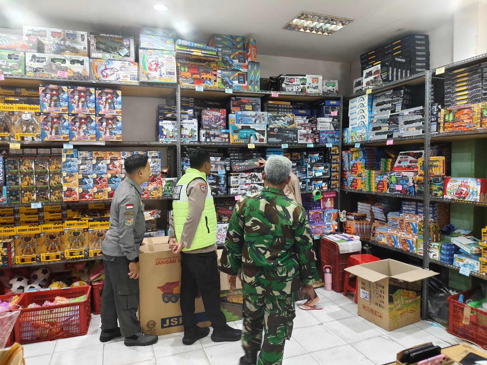 Patroli Bersama di Wilayah Binaan, Wujudkan Kekompakan Tiga Pilar   