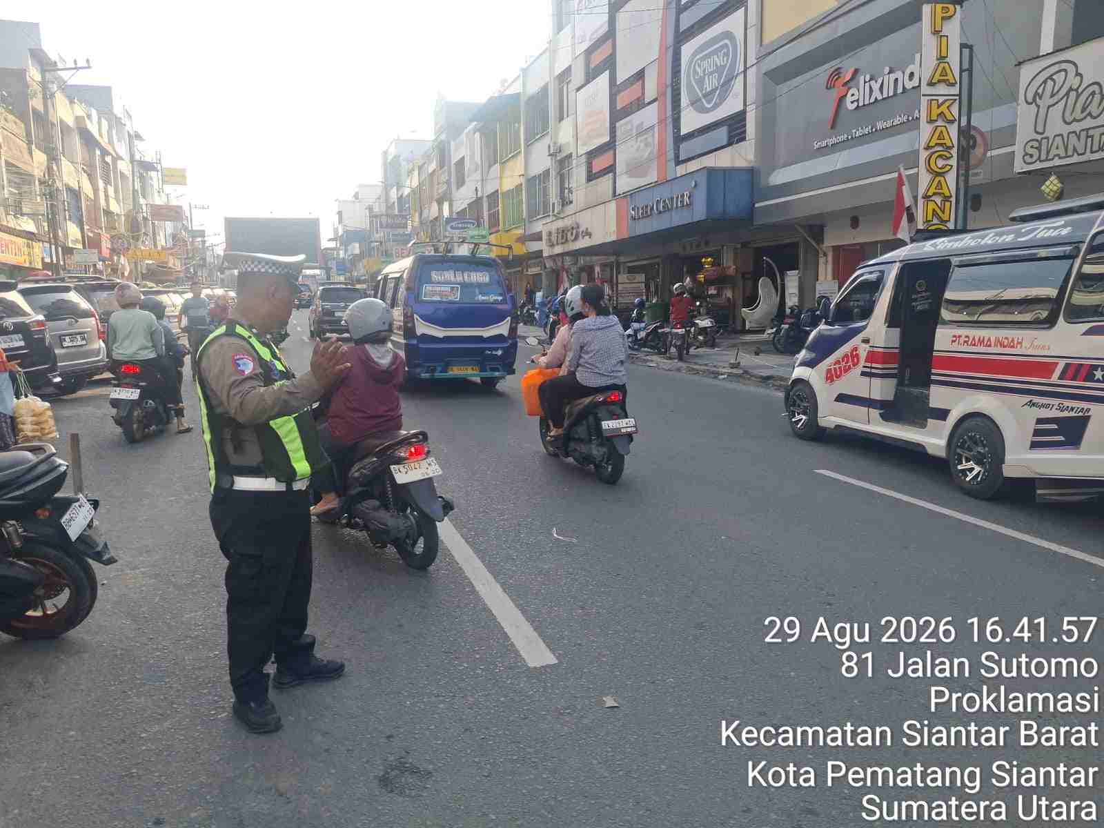 Kebakaran Ruko di Jalan Patuan Anggi, Sat Lantas Pematangsiantar Amankan Arus Lalu Lintas