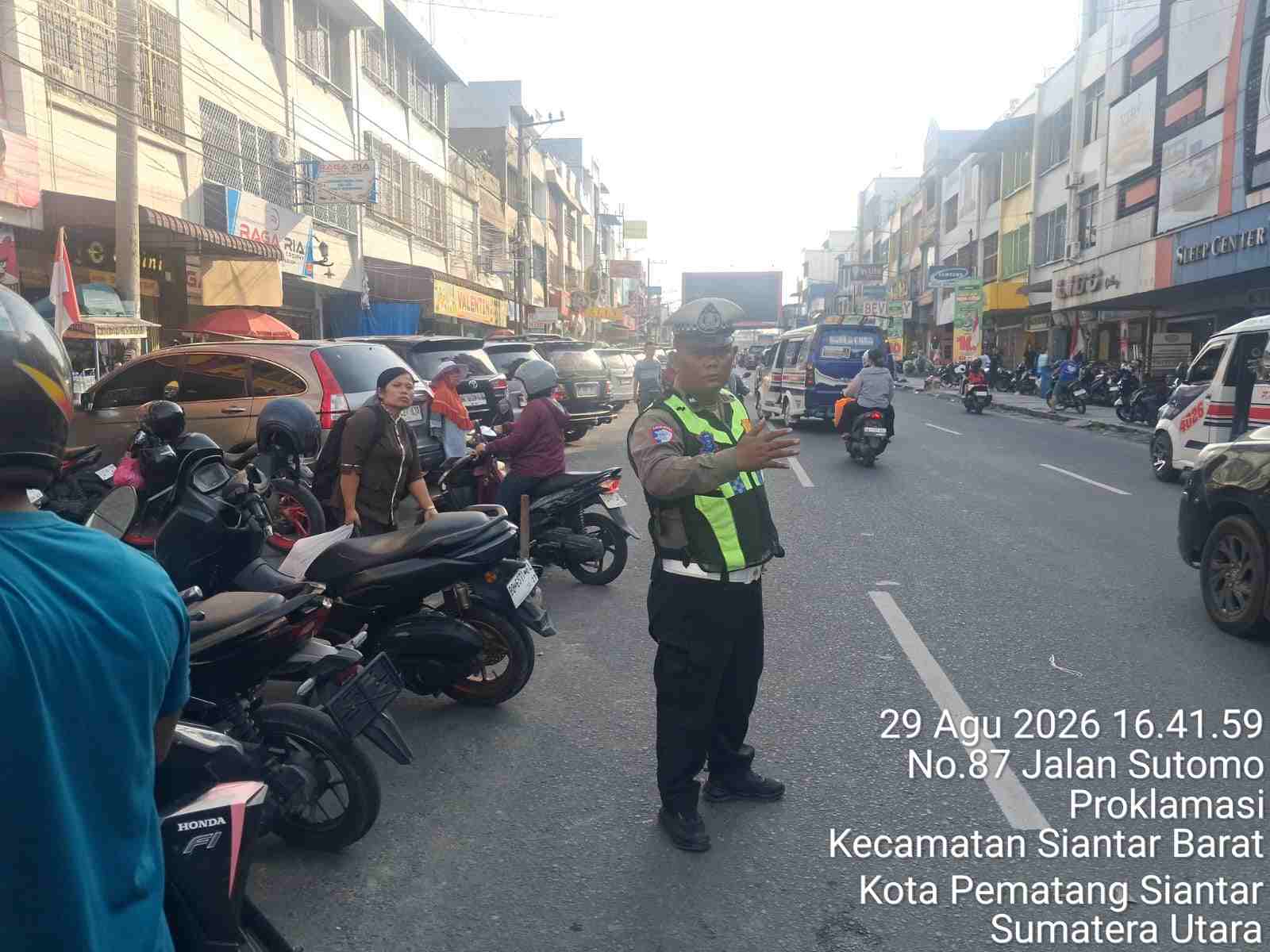 Sat Lantas Pematangsiantar Atur Arus di Jalan Sutomo–Ganda, Sore Hari Tetap Lancar   