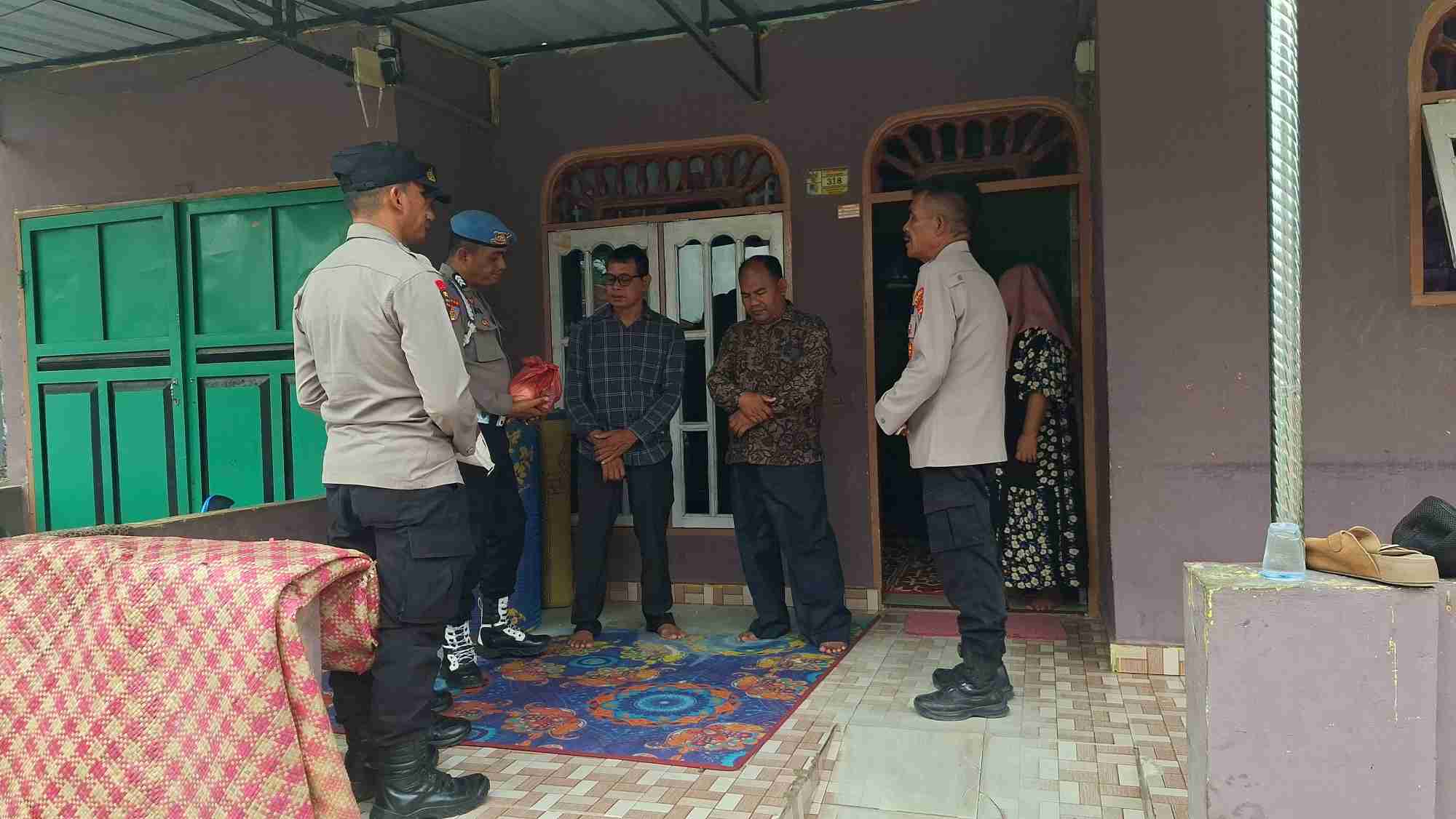 Polres Batu Bara Hadir di Rumah Duka Korban Kebakaran PT Evyap, Berikan Penguatan dan Pengamanan