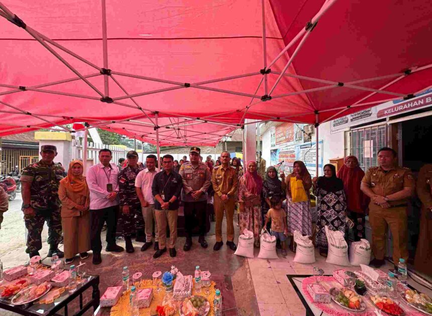 Pastikan Bantuan Tepat Sasaran, Wali Kota Tanjungbalai Tinjau Langsung Penyaluran Bantuan Pangan di Kelurahan Beting Kuala Kapias   