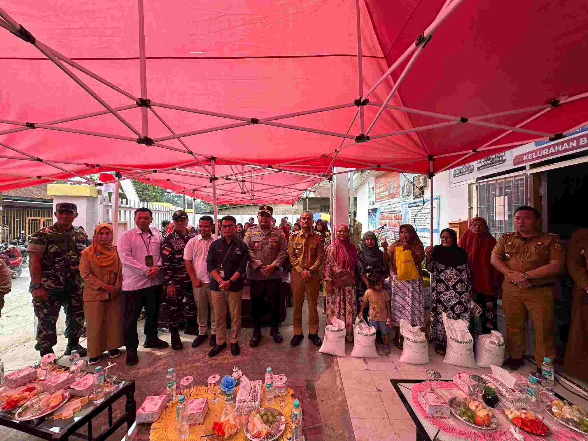 Pastikan Bantuan Tepat Sasaran, Wali Kota Tanjungbalai Tinjau Langsung Penyaluran Bantuan Pangan di Kelurahan Beting Kuala Kapias   