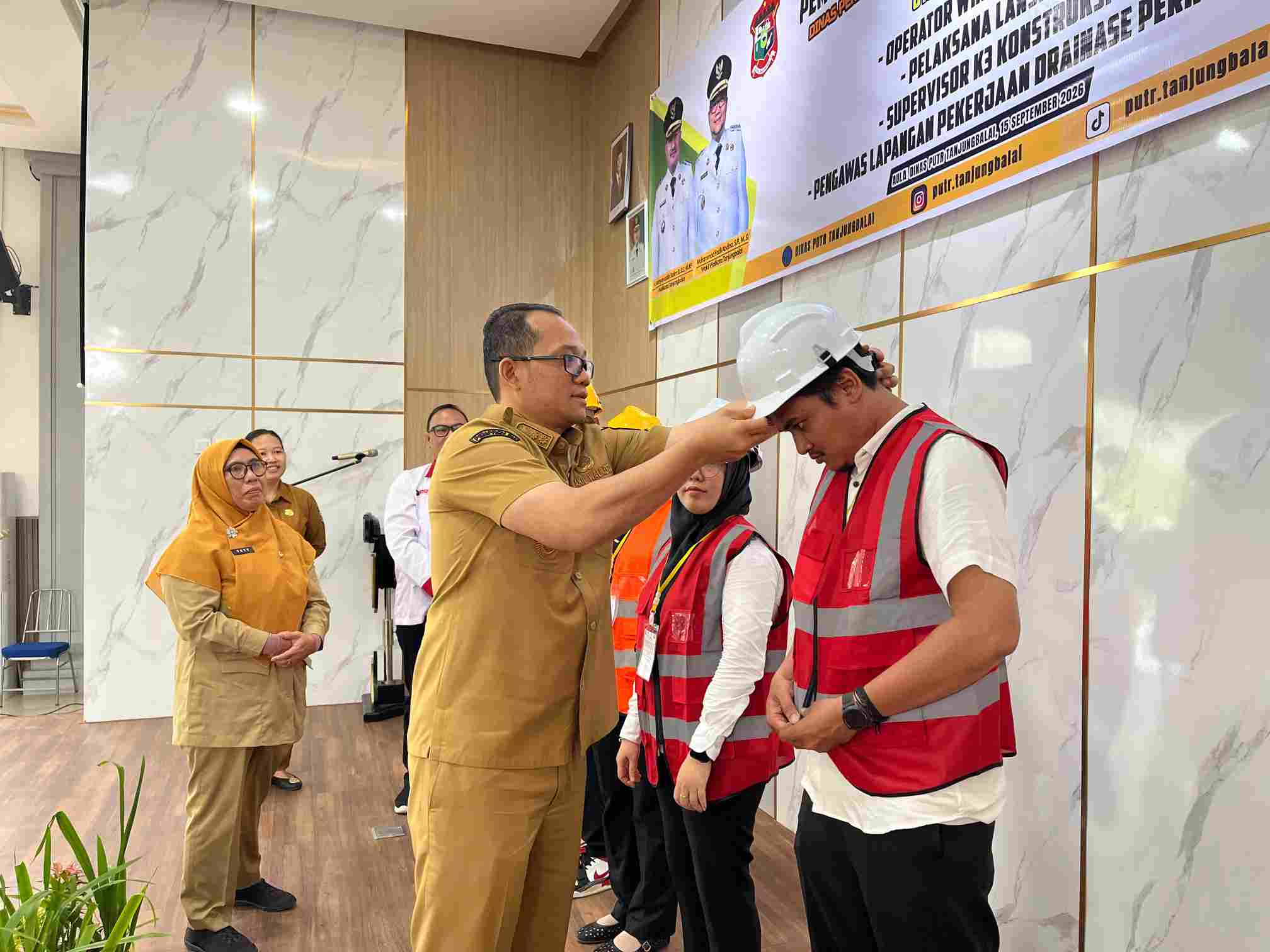 Buka Kegiatan Pembekalan Uji Kompetensi Tenaga Kerja Kontruksi, Wakil Wali Kota : Pembekalan dan Uji Kompetensi Kontruksi Penting Untuk Meningkatkan Kualitas dan Kuantitas di Bidang Jasa Konstruksi    