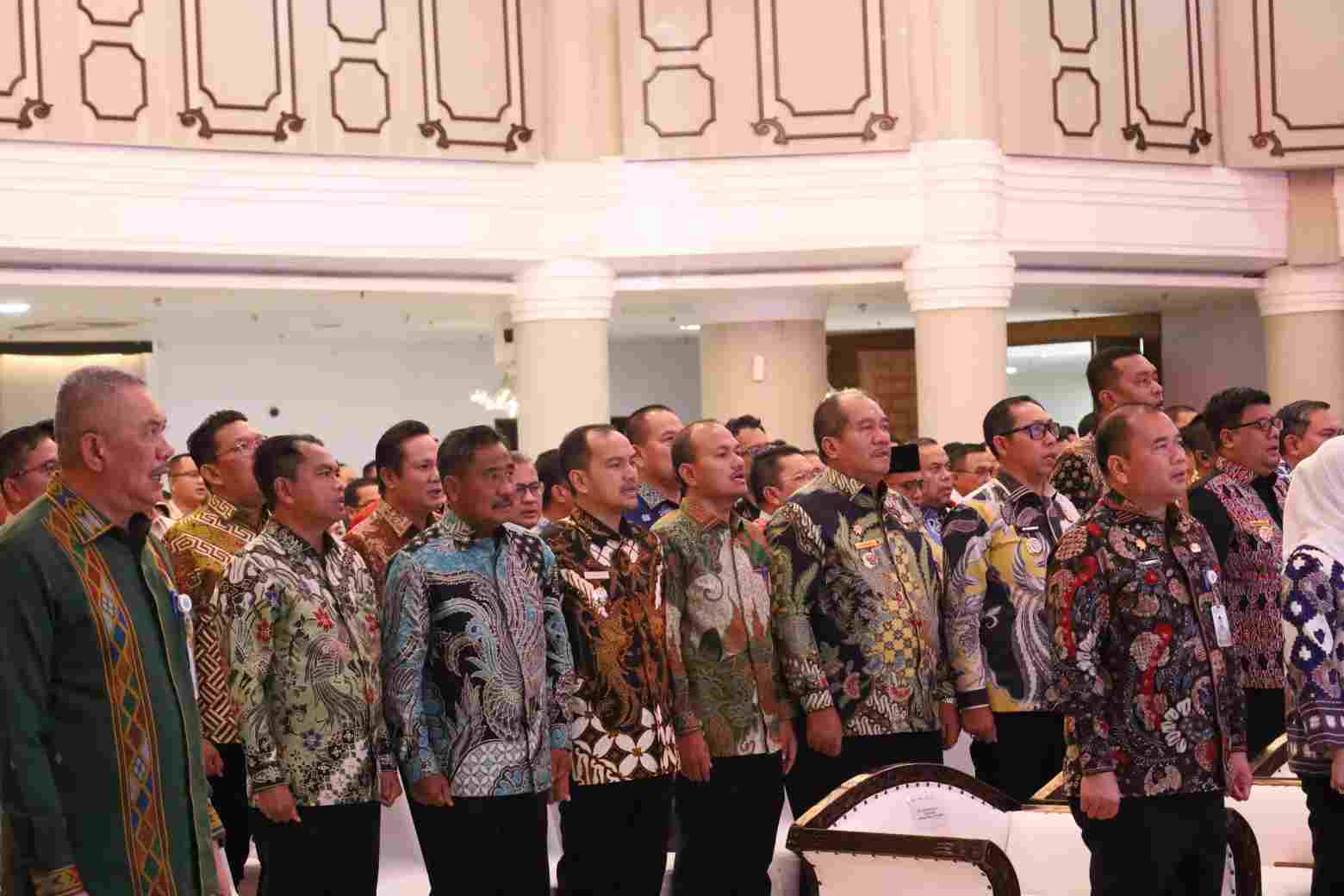 Wali Kota Mahyaruddin Salim Tandatangani Komitmen Bersama Saat Ikuti Rakor Penguatan Tata Kelola Pemerintahan Daerah dan Pencegahan Korupsi   