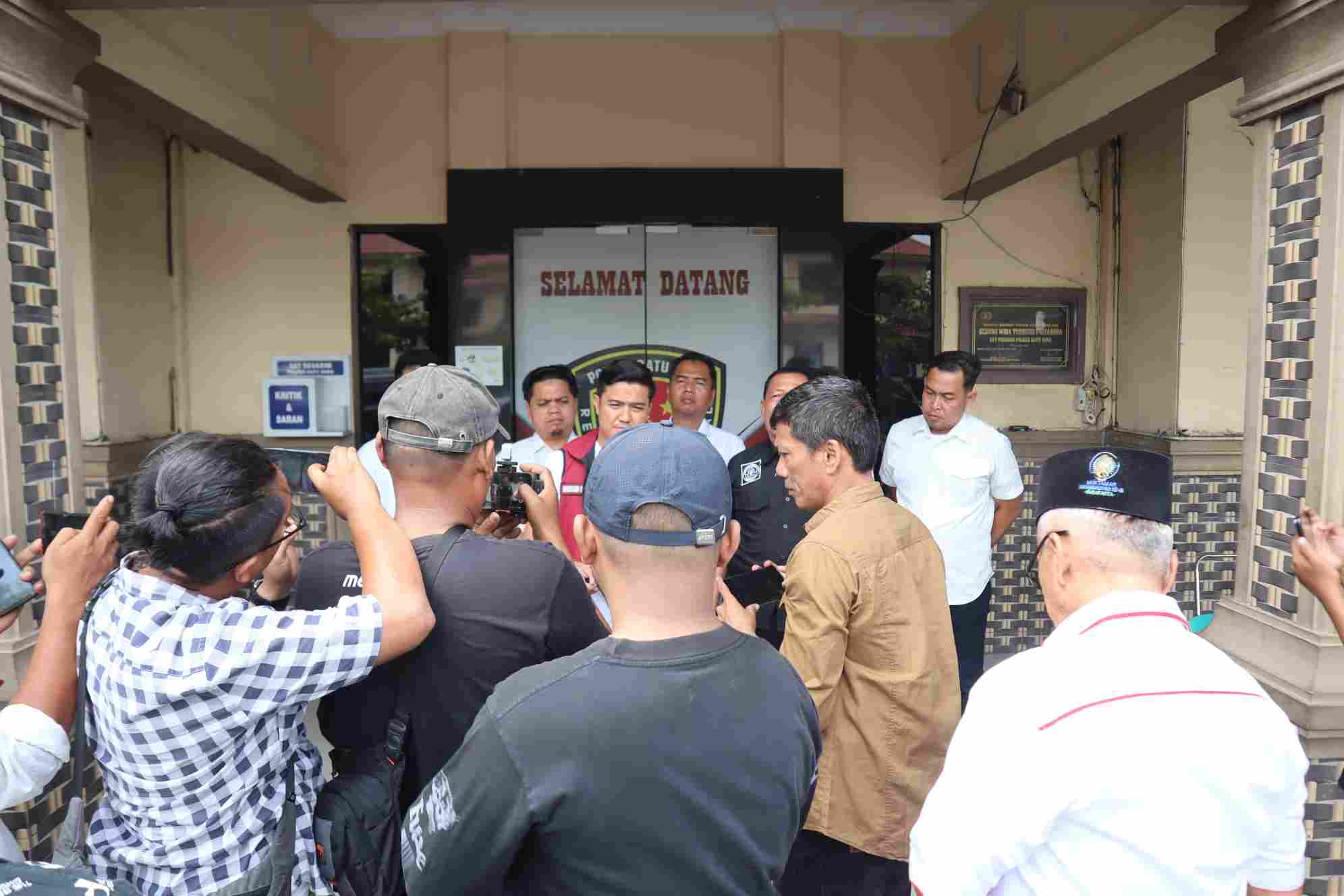Satreskrim Polres Batu Bara melaksanakan Doorstop Ungkap Dua Kasus, Pencurian dan Pemalsuan STNK