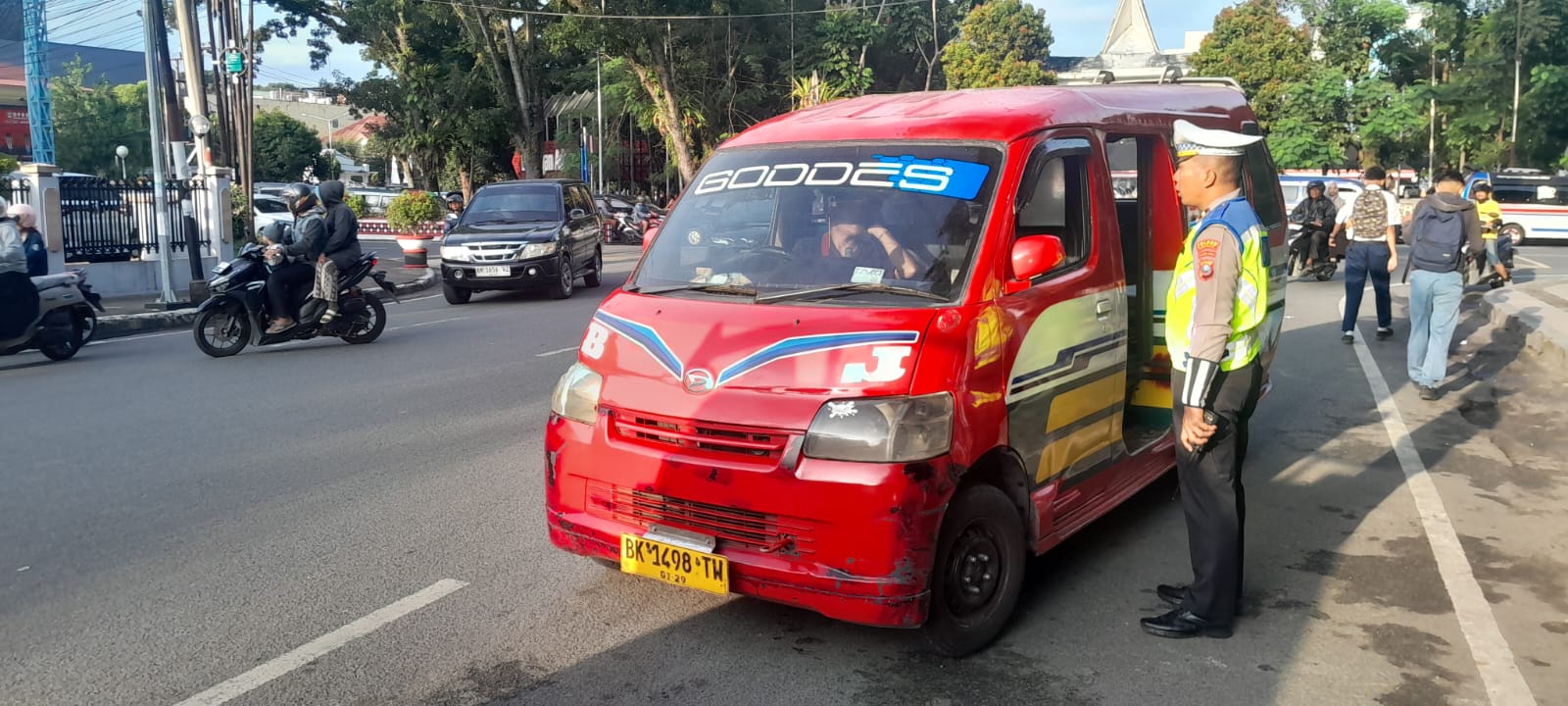 Satlantas Polres Pematangsiantar Atur Arus Pagi di Jalan Merdeka–BRI, Lalu Lintas Berjalan Lancar   