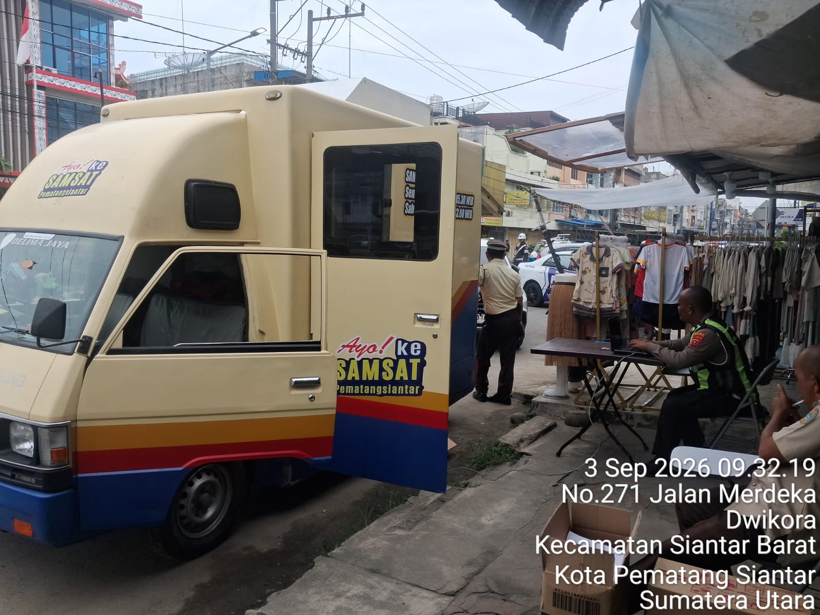 Sat Lantas Polres Pematangsiantar Hadir di Mobil Samsat Keliling, Pelayanan Pengesahan STNK di Jalan Merdeka   
