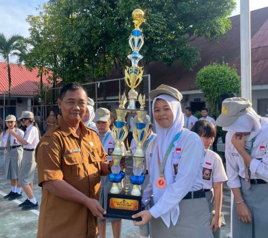 SMAN 7 Medan Juara III Bola Tangan Putri, Kepsek Suyono Kita Tingkatkan Prestasi Tahun Depan   