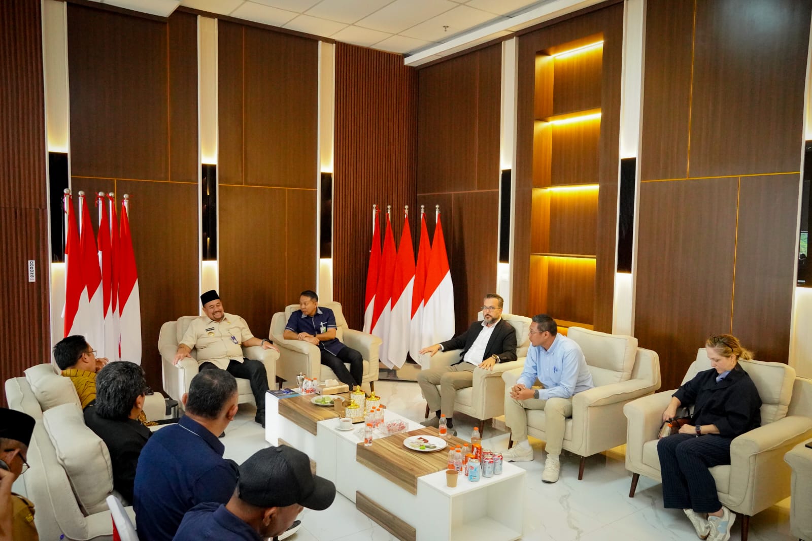 Bupati Batu Bara Serahkan Bantuan kepada Keluarga Korban Kebakaran PT EVYAP   