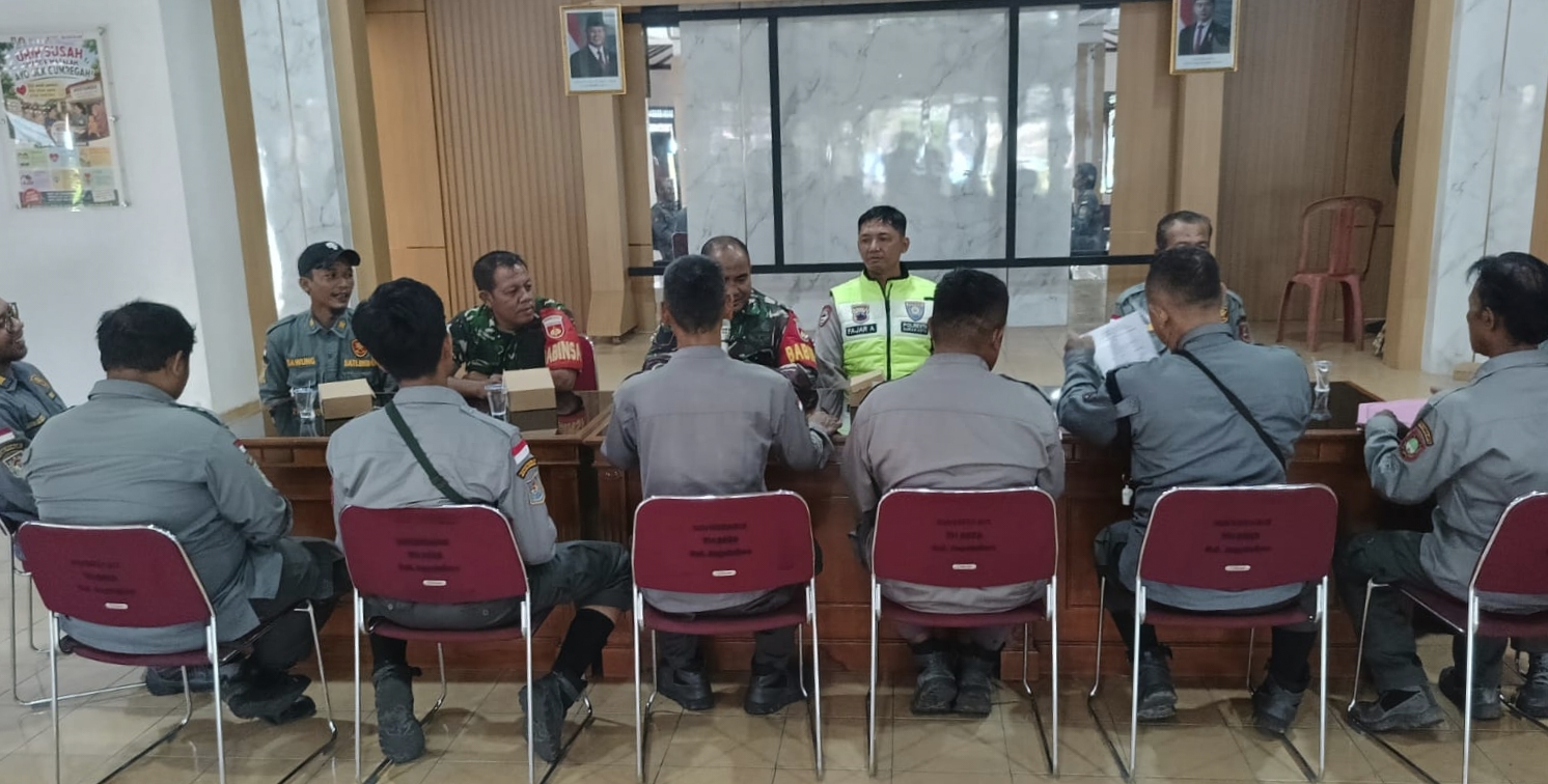 Babinsa dan Bhabinkamtibmas Joyotakan Bina & Evaluasi Kinerja Linmas