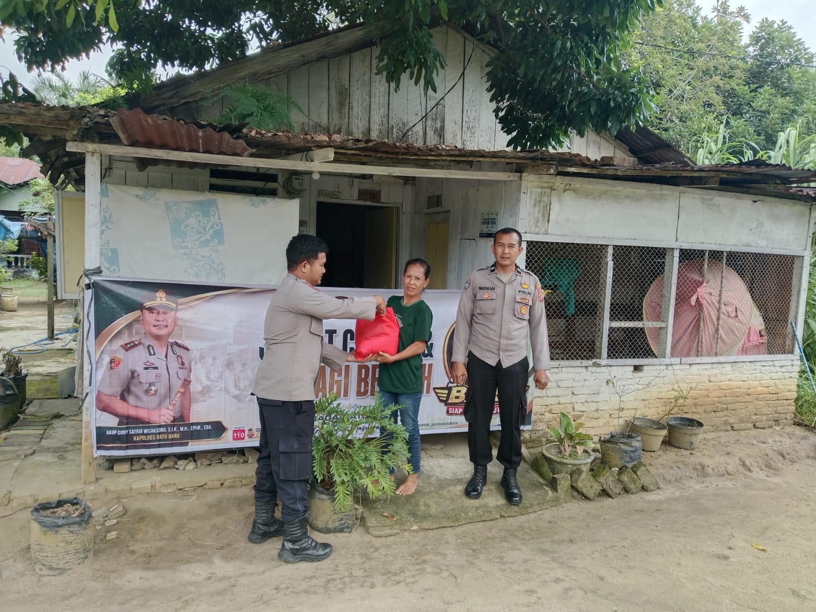 Jumat Curhat Berbagi Berkah: Polres Batu Bara Salurkan Bantuan Sembako bagi Warga Kurang Mampu   
