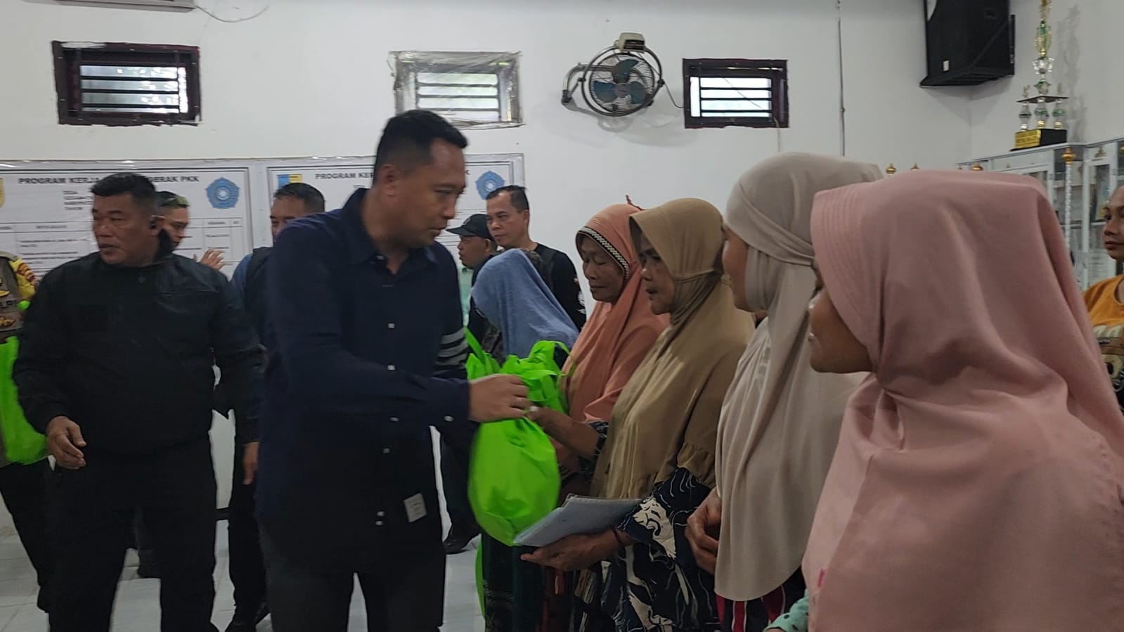 Polres Batu Bara Salurkan Bantuan untuk Warga Terdampak Banjir   