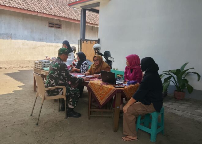 Dukung Pencegahan Stunting Sejak Dini, Babinsa Koramil Garum Mendampingi Kegiatan Posyandu