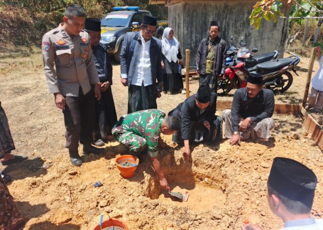Babinsa Hadiri Peletakan Batu Pertama Mushola Hamid Dimyathi di Hargorejo   