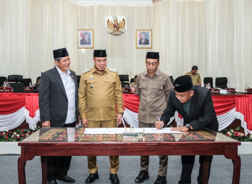 Wabup Batu Bara Hadiri Rapat Paripurna Pendapat Akhir Fraksi terhadap rancangan KUPA – PPAS   