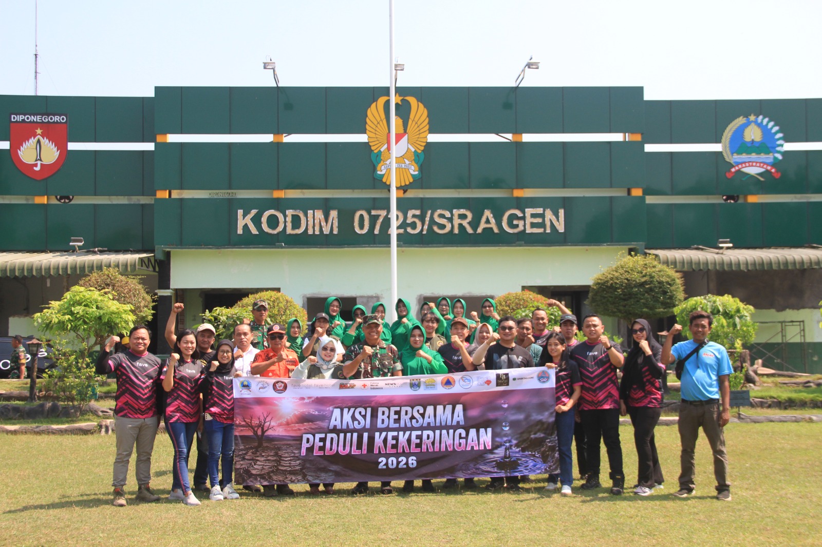 Atasi cuaca ekstrim, Kodim Sragen bantu air bersih, bagikan 1000 es teh, sembako, hingga kursi roda    