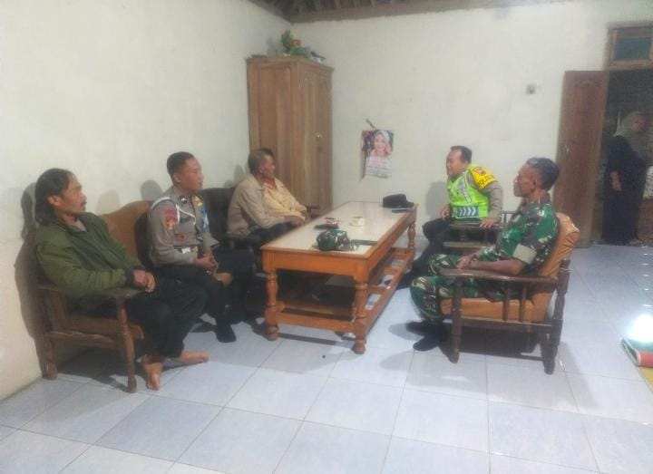 Patroli Malam, Babinsa Himbau Warga Ciptakan Lingkungan Aman dan Nyaman   