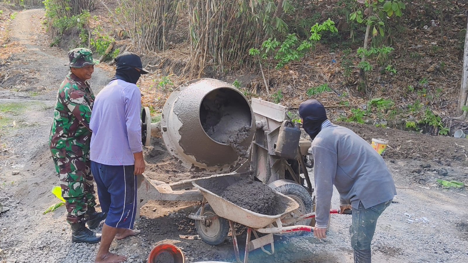 Babinsa Banyudono Turun Tangan, Jembatan Perintis Garuda di Gumukrejo Diperkuat   
