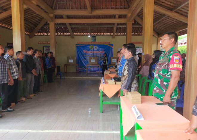 Babinsa Hadir di Tengah Pesta Demokrasi Tegalombo, Empat Calon Raih Mandat   