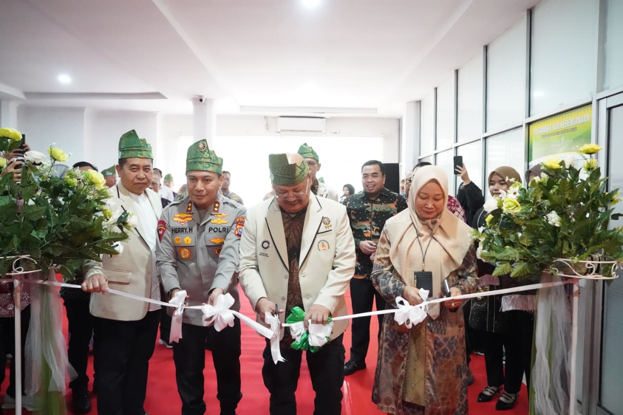 WAKAPOLRI: PUSAT STUDI UNRI-POLDA RIAU TAMBAH JEJARING 100 PUSAT STUDI KEPOLISIAN   