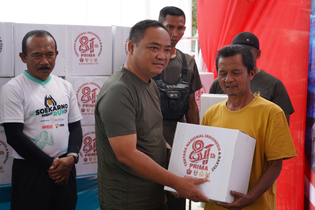 Wujud Nyata Kemanunggalan, Kodim 0808/Blitar Gelar Bakti Sosial Dan Baksoskes Serentak Sambut HUT Ke-81 TNI   