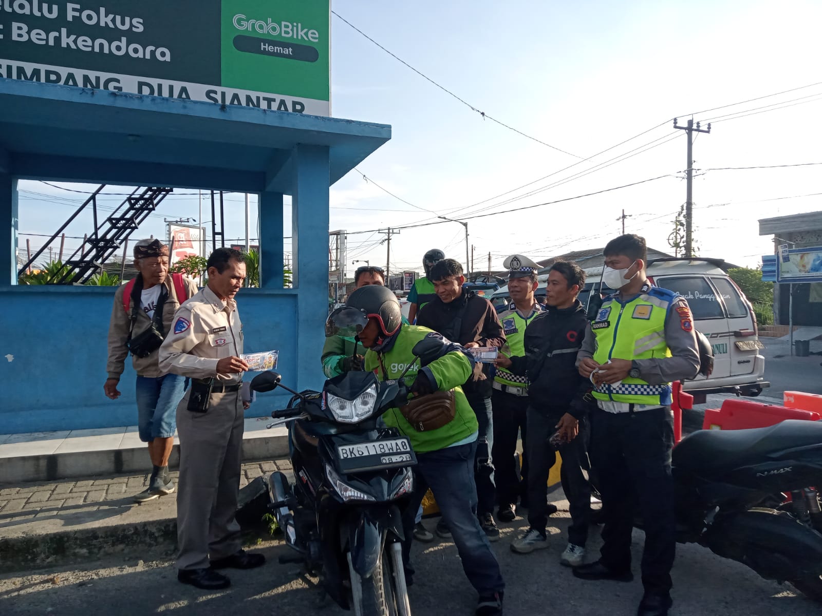 Sat Lantas Polres Pematangsiantar Gelar Penyuluhan Lalu Lintas di Jl. Parapat, Tingkatkan Kesadaran Keselamatan Berjalan   