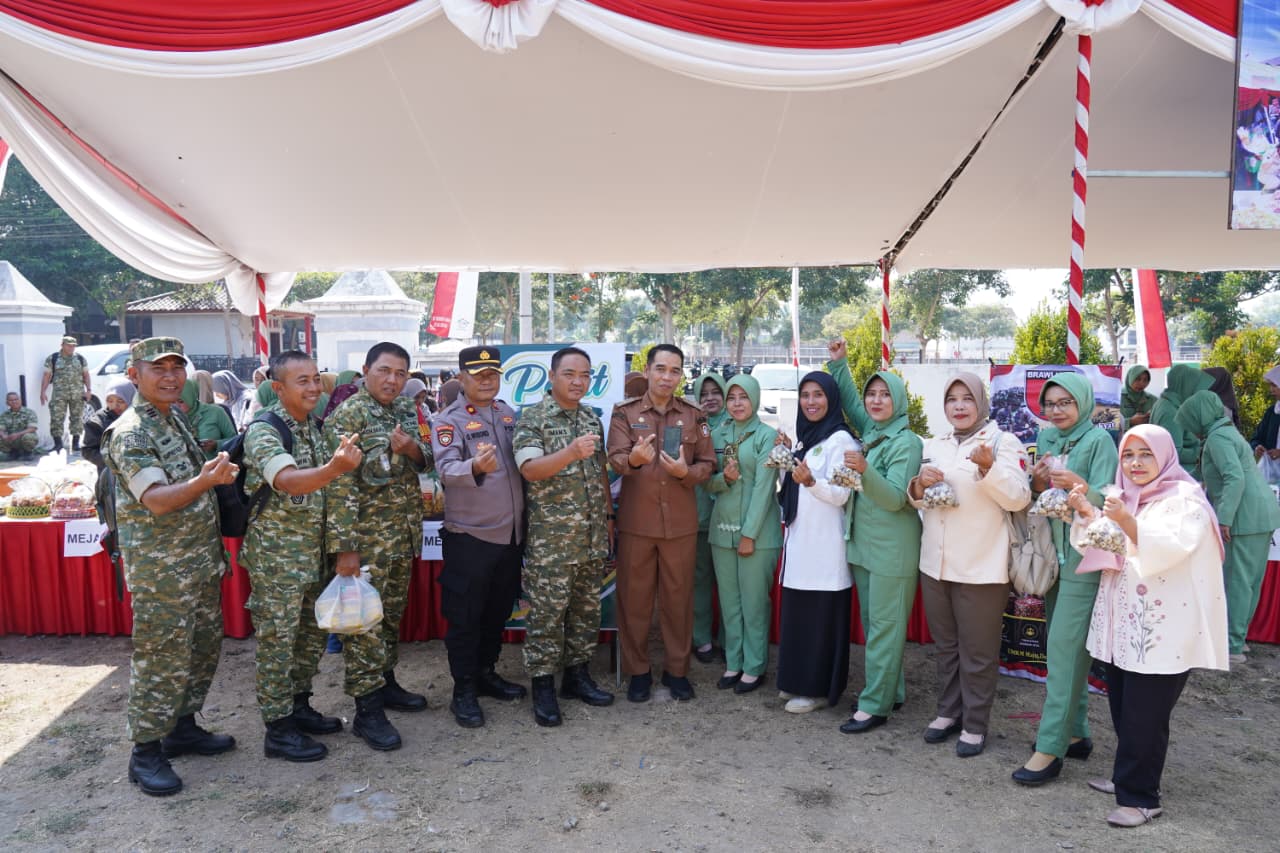 Kodim 0808/Blitar Gelar Bazar Murah HUT Ke-81 TNI: Wujud Nyata Kemanunggalan Dan Kepedulian Sosial Untuk Masyarakat   