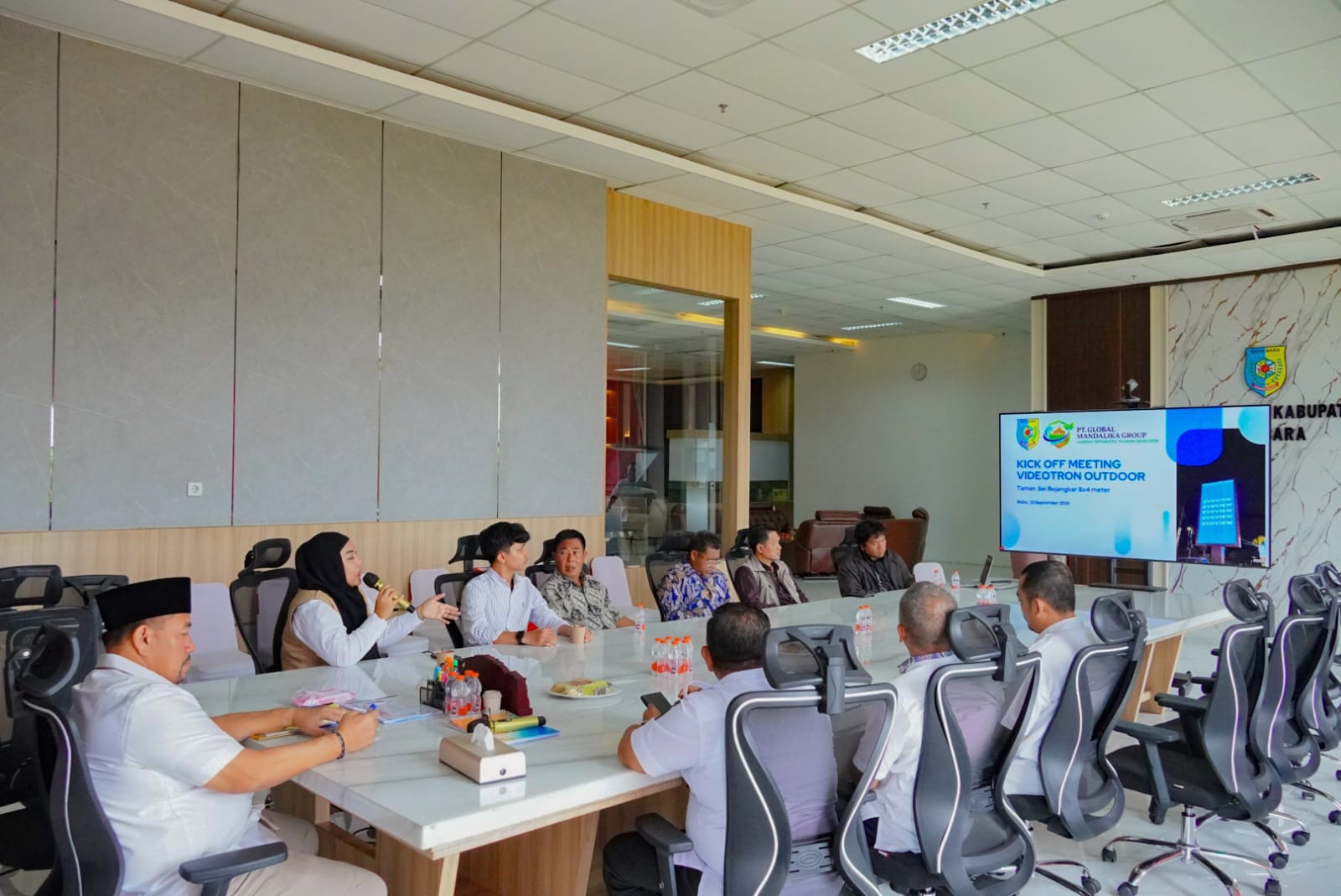 Bupati Batu Bara Letakkan Batu Pertama Pembangunan Videotron di Sei Bejangkar, Dukung Penyebaran Informasi Publik