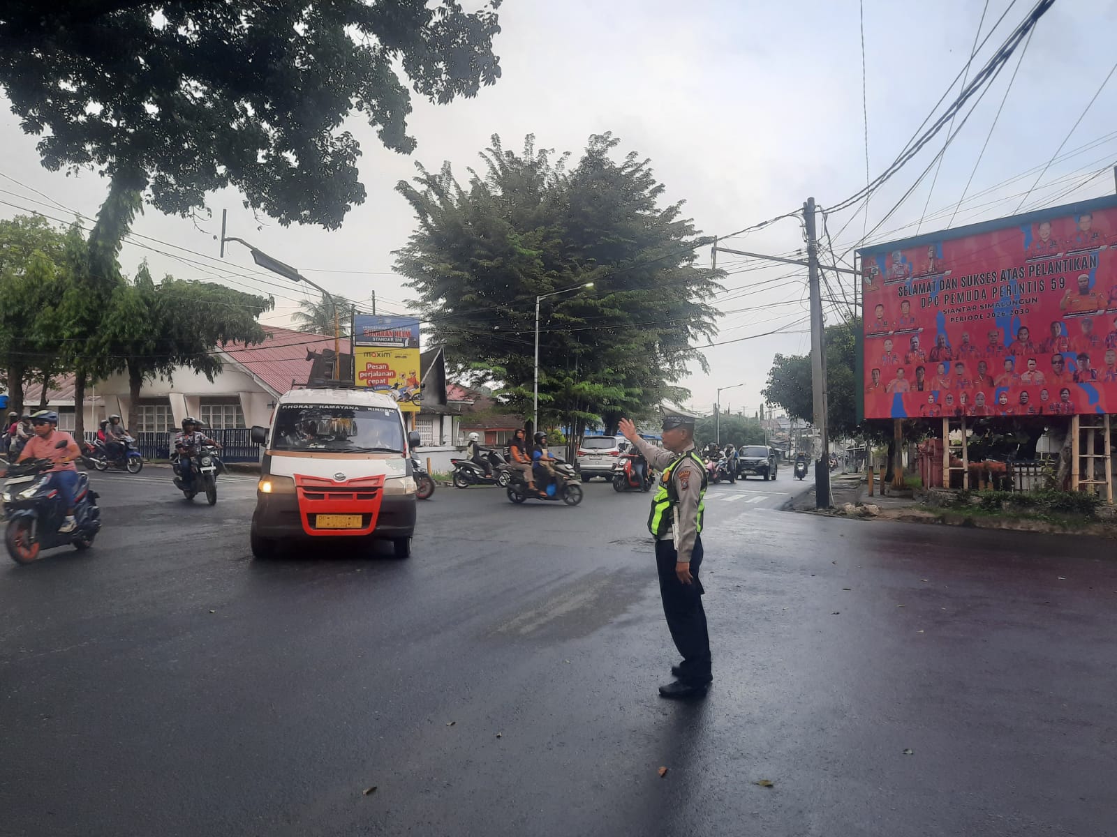Sat Lantas Polres Pematangsiantar Jaga Kelancaran Arus Pagi di Jl. Merdeka–Cokro   