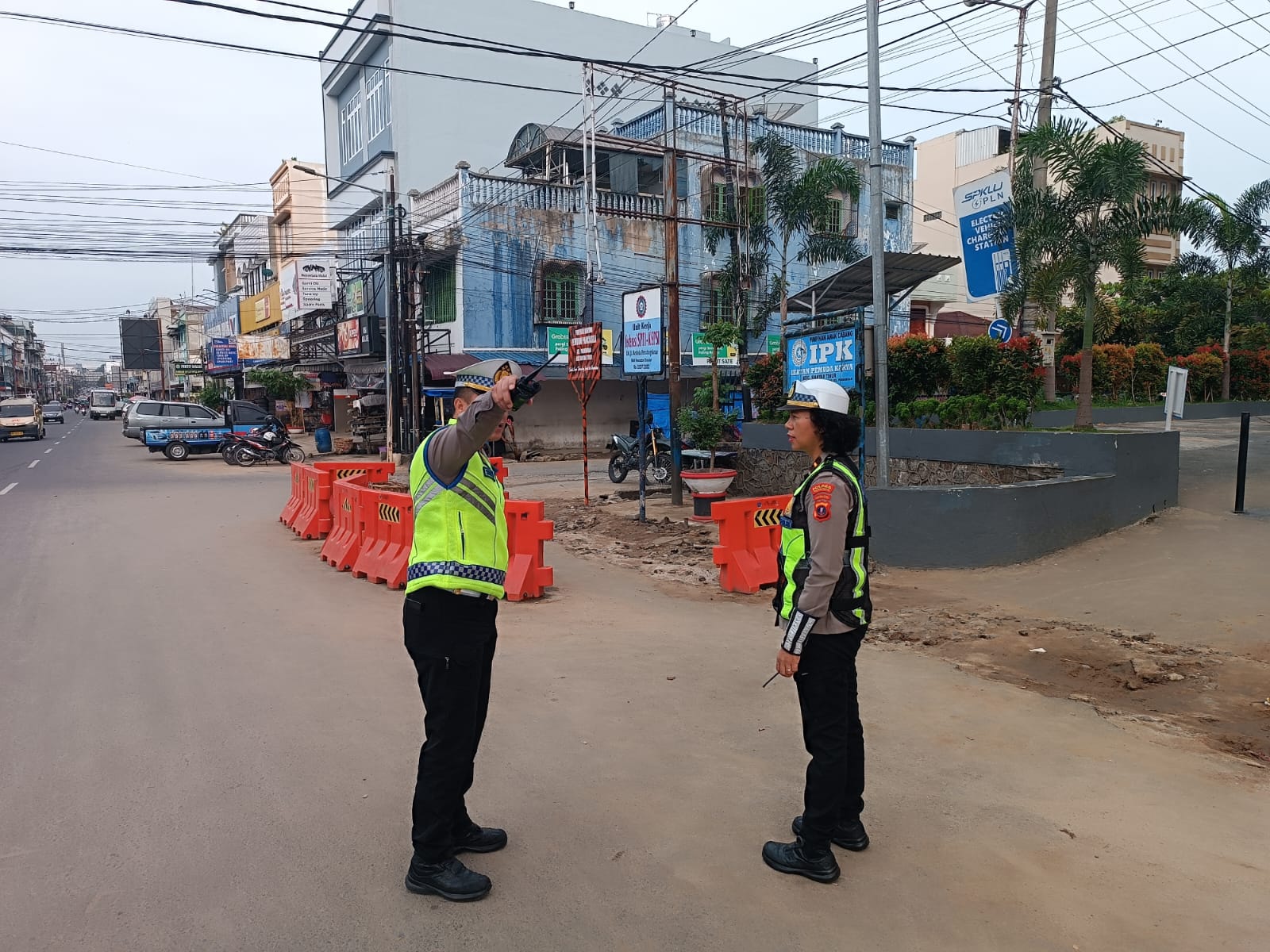 Kasat Lantas Pematangsiantar Langsung Awasi Jl. Merdeka, Tutup Ruang Parkir Liar Depan Suzuya