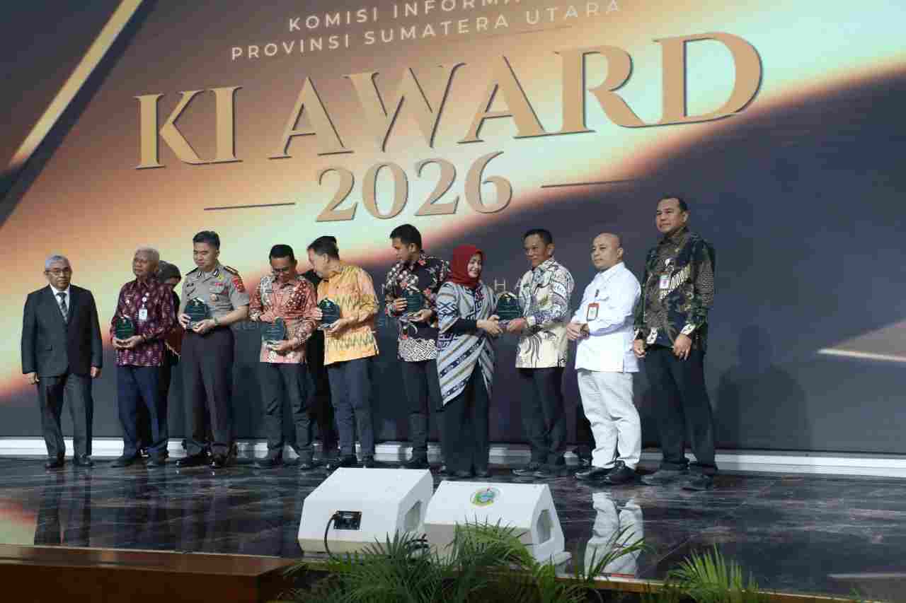 Bupati Batu Bara Raih Achievement Person Award pada KI Sumut Award 2026, Kabupaten Batu Bara Berpredikat Informatif   
