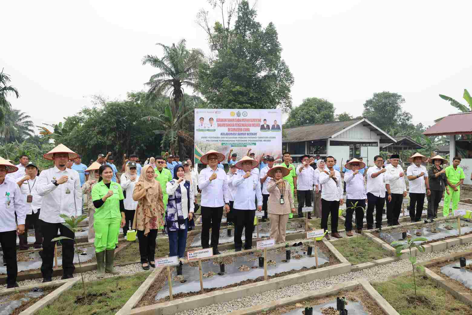 Wakil Wali Kota Tanjungbalai Bersama Ketua TP-PKK Hadiri Launching Kampus Mandiri Pangan dan Gerakan Tanam Serentak Cabai Se Sumut di Polbangtan Kementan Medan
