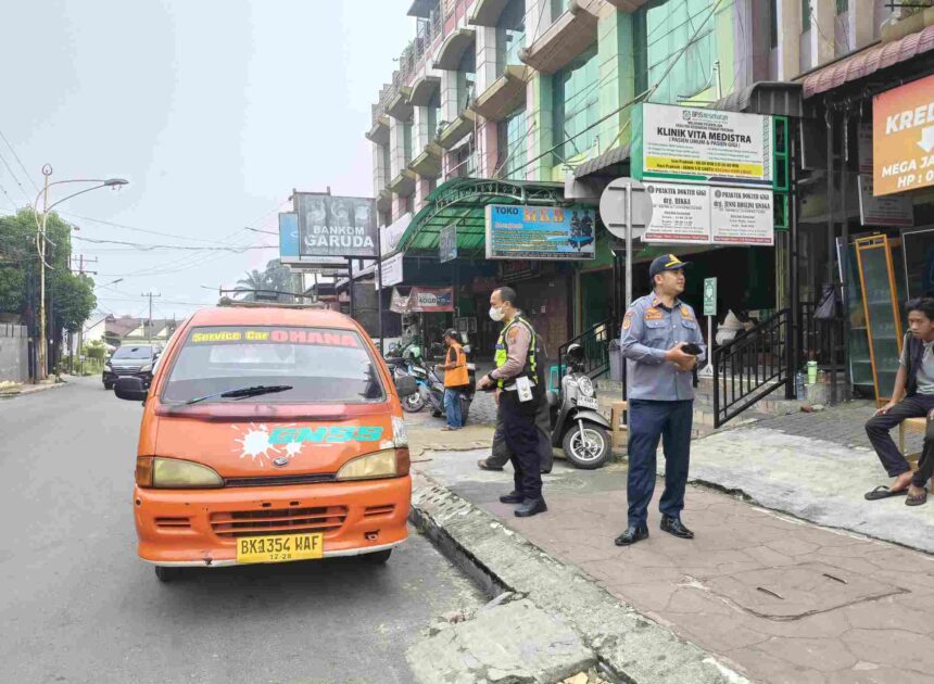 Sat Lantas Polres Pematangsiantar Sambangi PO Eldivo, Beri Himbauan Kamseltibcar Jelang Ops Patuh Toba 2026   