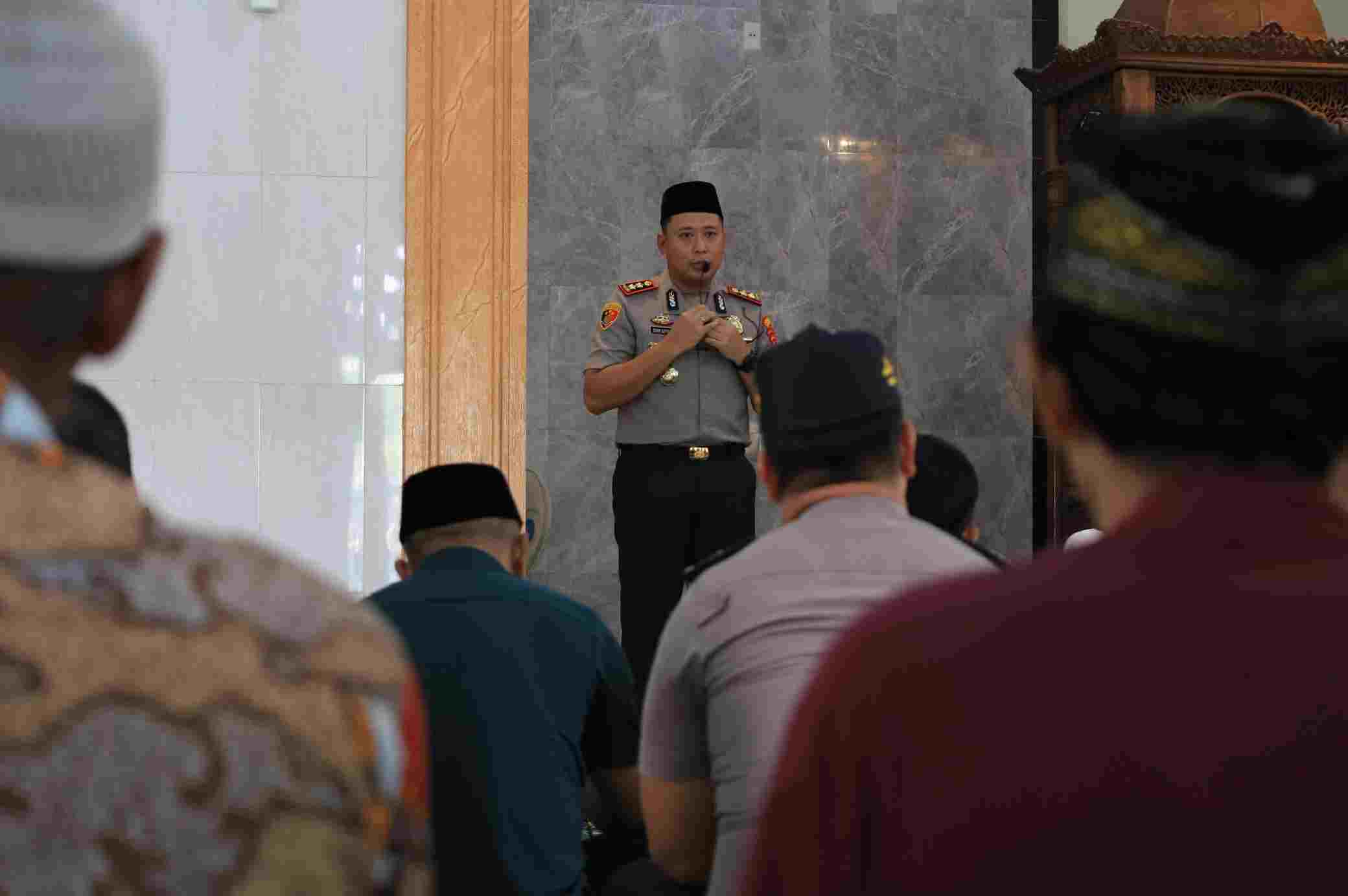 Kapolres Batu Bara Gelar Jumat Keliling, Pererat Silaturahmi dan Sampaikan Pesan Kamtibmas   