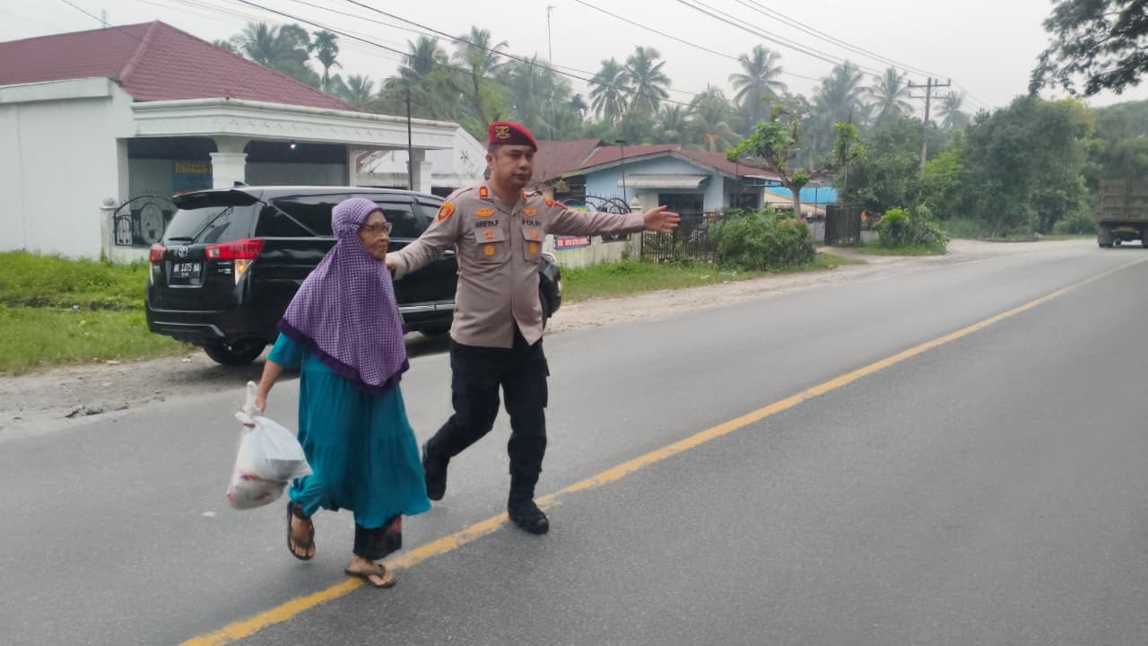 Polres Batu Bara Gelar Strong Point Pagi, Pastikan Arus Lalu Lintas Aman dan Lancar