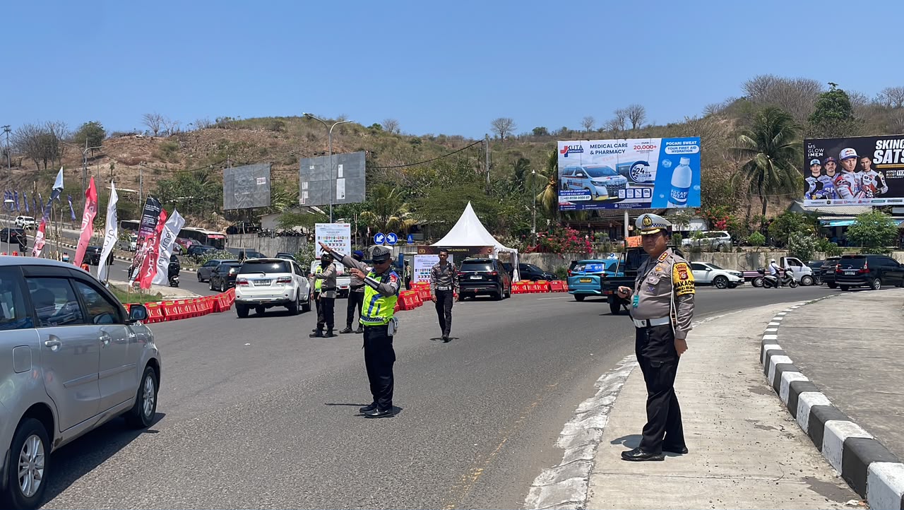 Puncak MotoGP Mandalika 2026 Diserbu Penonton, Dirlantas Polda NTB Turun Langsung Urai Kemacetan   