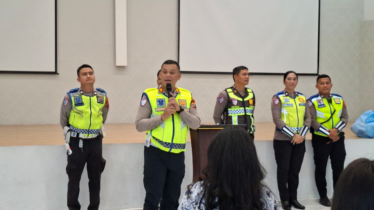 Sat Lantas Polres Pematangsiantar Edukasi 442 Siswa SMP Kalam Kudus Tertib Berlalu Lintas   