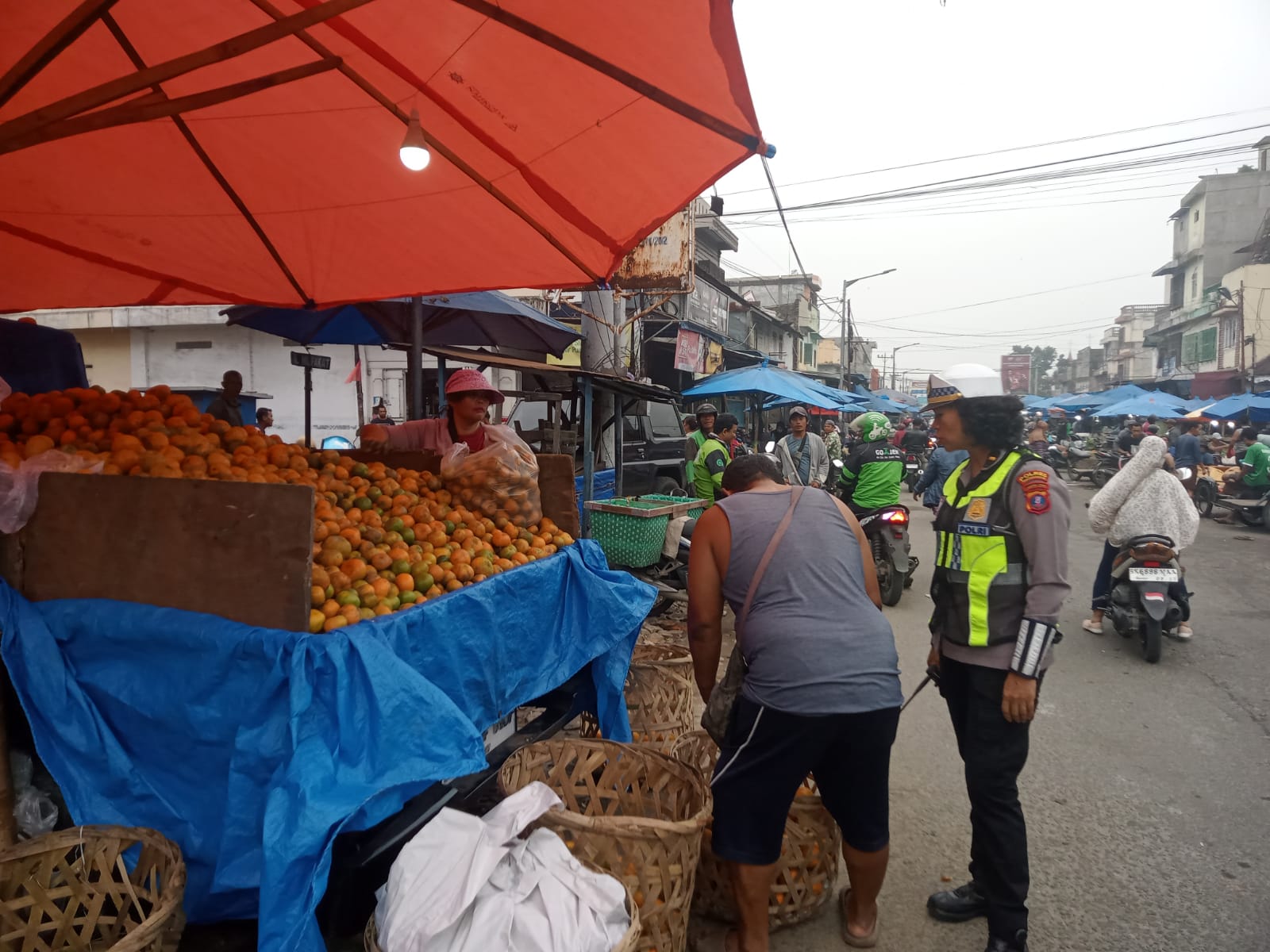 Sat Lantas Polres Pematangsiantar Gelar Dikmas Lantas di Pasar Dwikora, Atur Parkir dan Lapak Pedagang Agar Tidak Macet