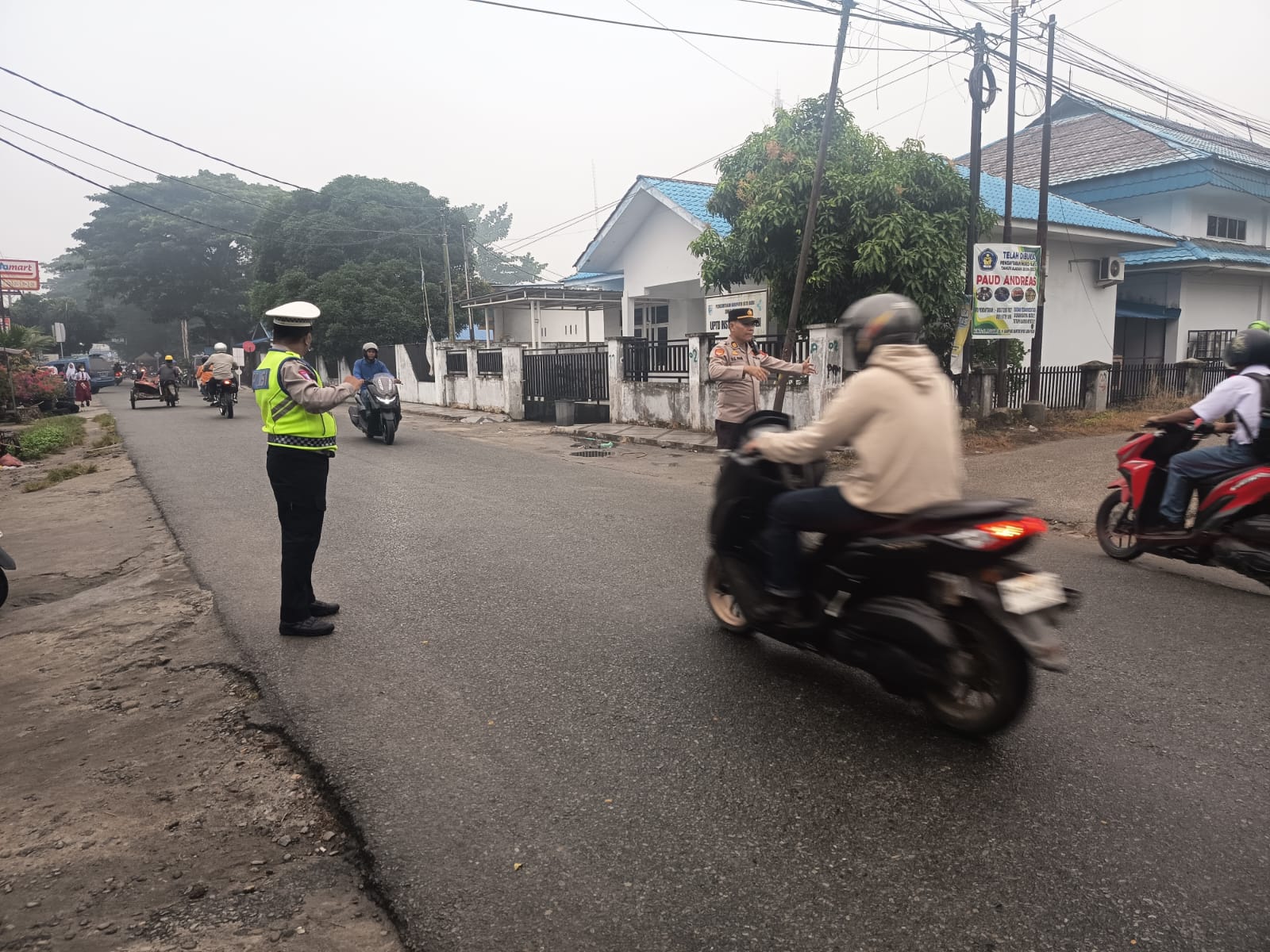 Polres Batu Bara Gelar Strong Point Pagi, Bantu Kelancaran Aktivitas Masyarakat   