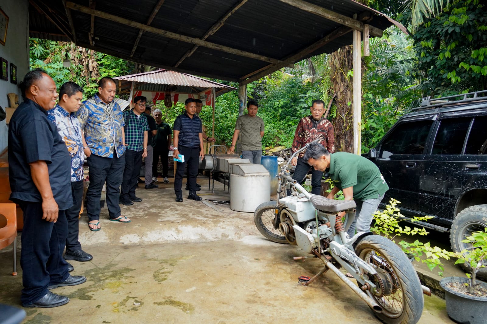 Bupati Batu Bara Tinjau Pengolahan Sampah Plastik Menjadi Bahan Bakar Alternatif di Labuhanbatu