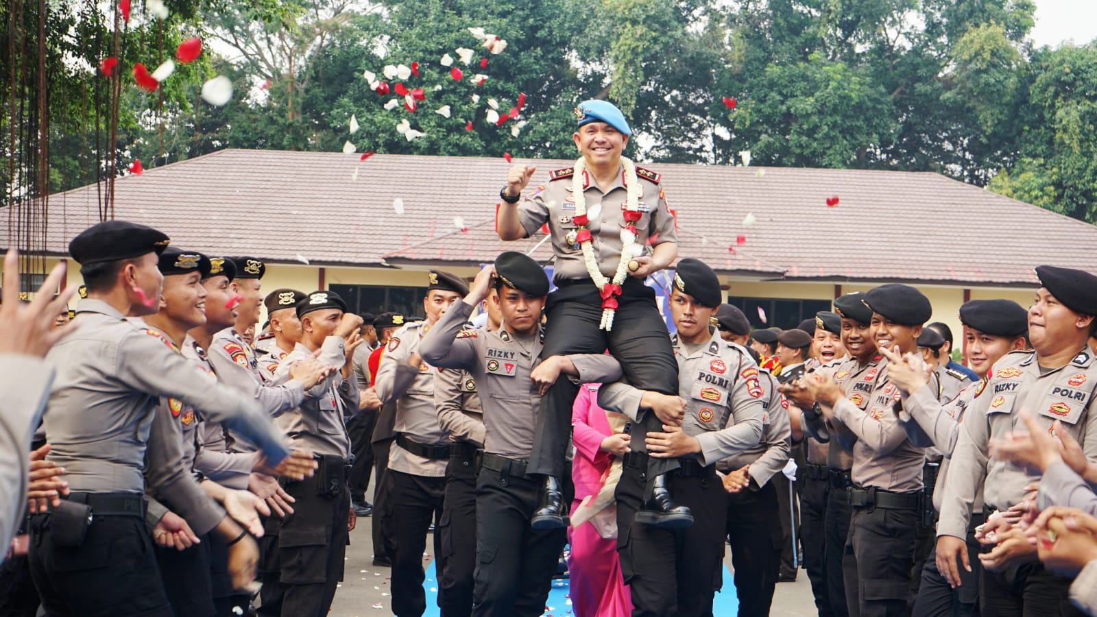 Suasa Penuh Haru, Acara Farewell Parade Irjen Pol Dr. Nazly Harahap Kakorsabhara Baharkam Polri