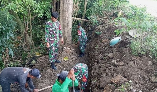 TNI dan Warga Sambirejo Turun Tangan, Gotong Royong Jadi Kekuatan Membangun Desa   