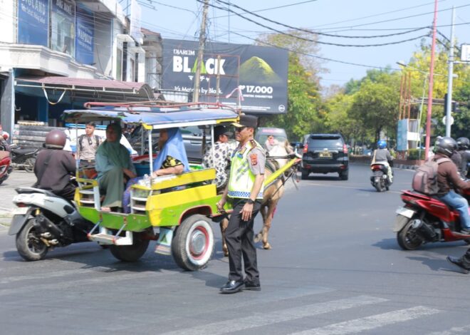 Dukung Quick Wins Kapolri, Irjen Kalingga Hadir Langsung Jaga Ketertiban Jalan   