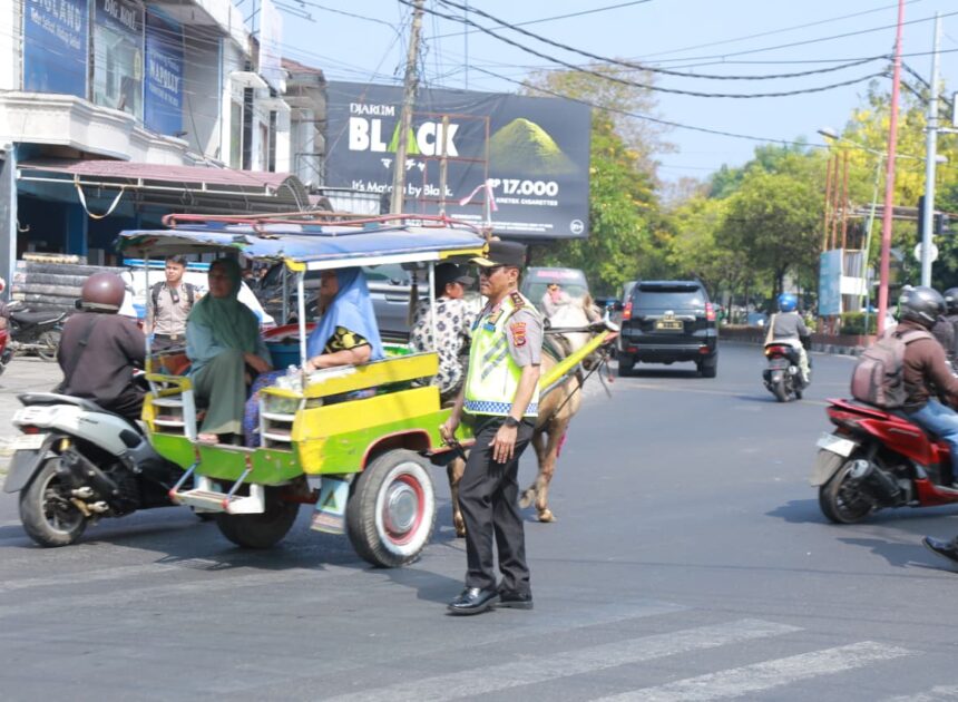 Dukung Quick Wins Kapolri, Irjen Kalingga Hadir Langsung Jaga Ketertiban Jalan   