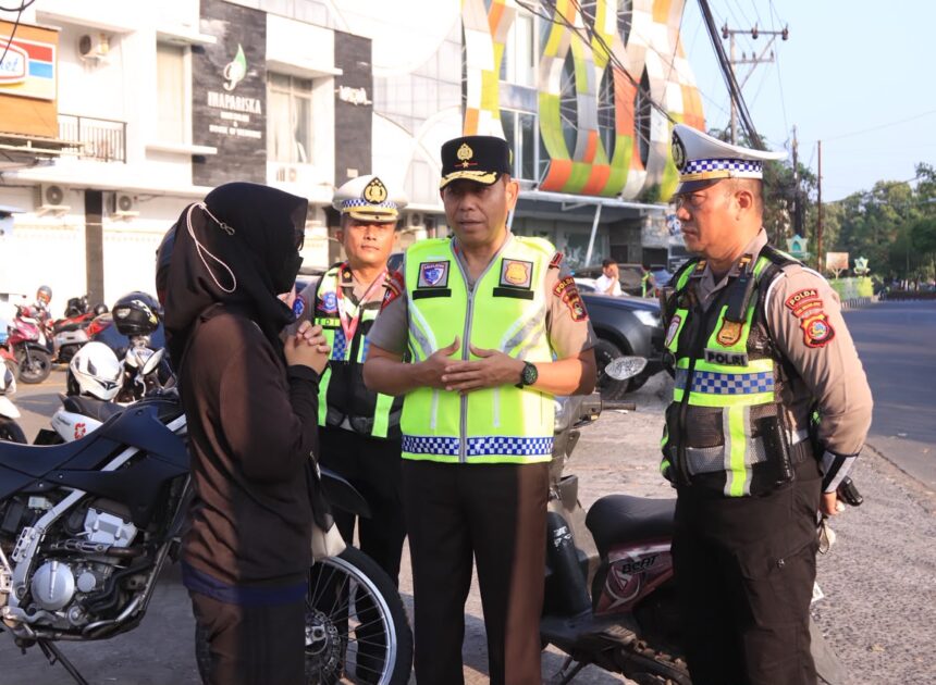 Program Prioritas Kapolri, Wakapolda NTB Turun Langsung ke Jalan   