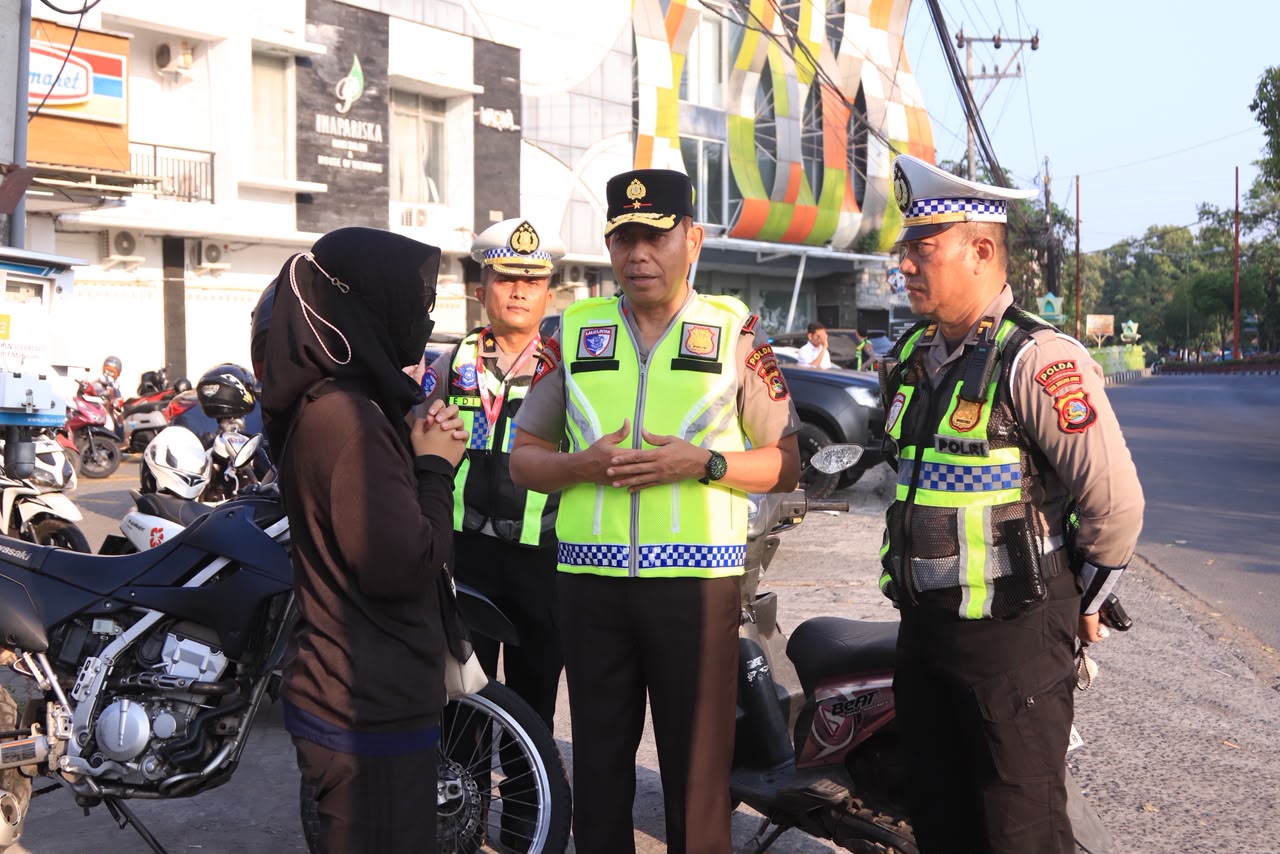 Program Prioritas Kapolri, Wakapolda NTB Turun Langsung ke Jalan   