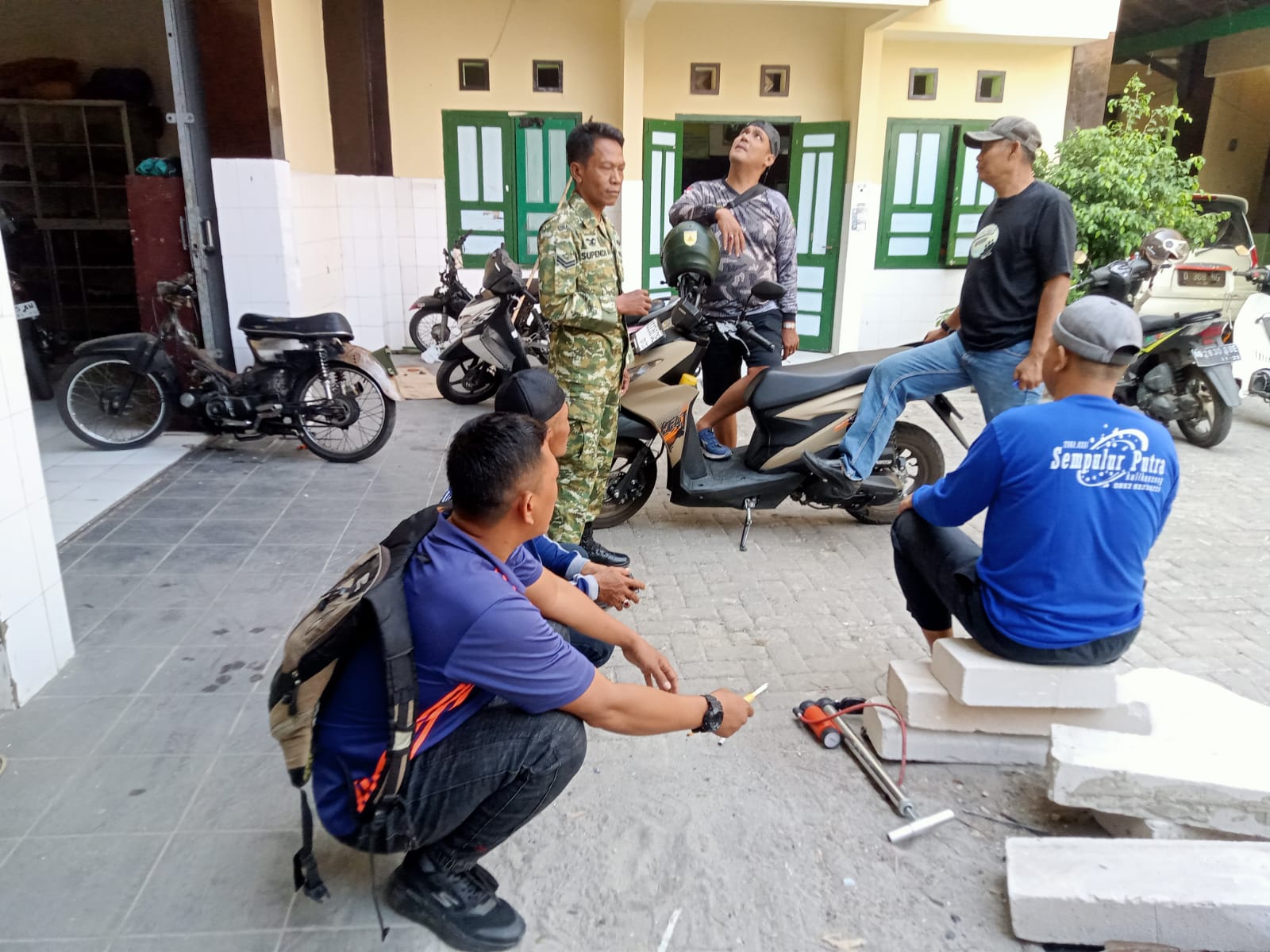 Babinsa Plupuh Ajak Pemuda Sragen Jadi Prajurit TNI AD, Generasi Muda Diajak Siapkan Diri   